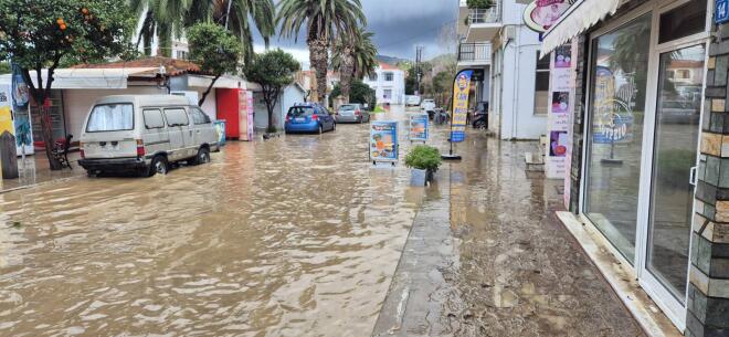 Καταστροφές από την έντονη βροχόπτωση στη Μύρινα της Λέσβου/ ΙΝΤΙΜΕ