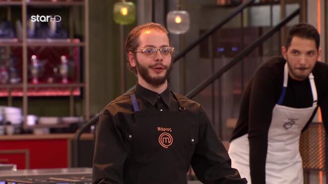 MasterChef: Ο Μάριος φόρεσε για τέταρτη φορά τη μαύρη ποδιά