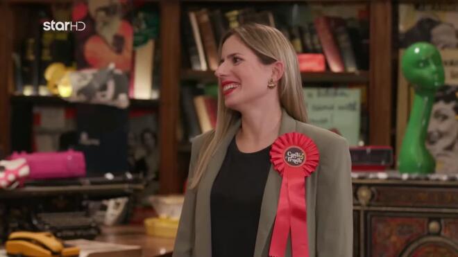 Η Ματίνα βραβεύτηκε από τη Δέσποινα Μοιραράκη για την αφοσίωσή της στο Cash or Trash