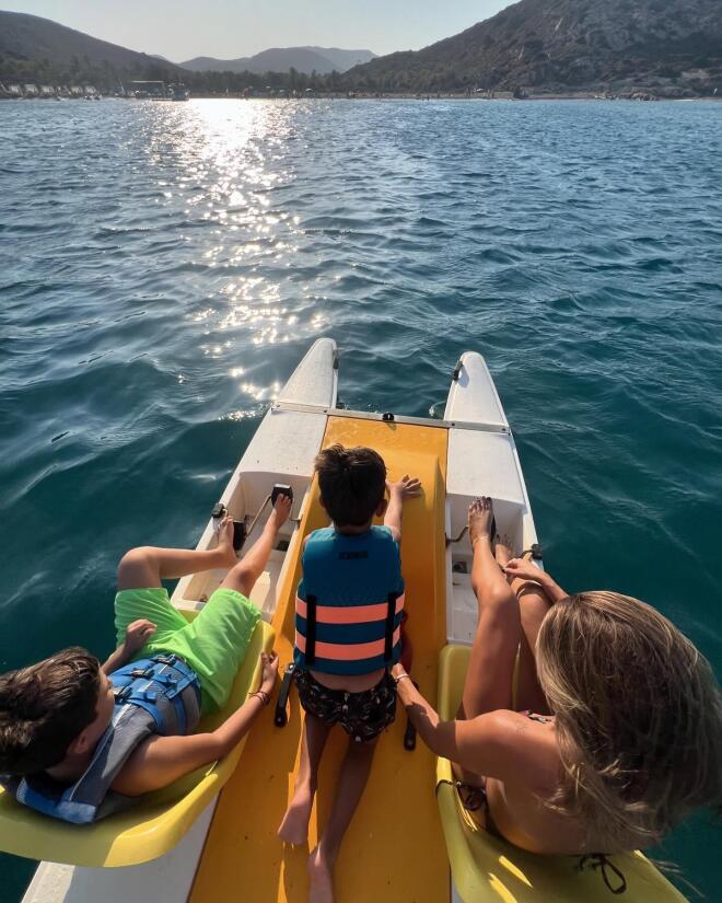 Η Κατερίνα Παπουτσάκη με τους άντρες της ζωής της, Μάξιμο και Κίμωνα