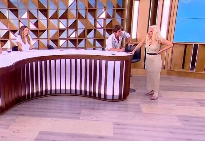 Όταν η Ελένη Μενεγάκη στραμπούληξε τον αστράγαλό της