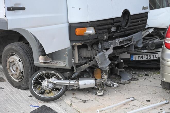 Από το τροχαίο τραυματίστηκαν και τρία άτομα ελαφρά - Eurokinissi