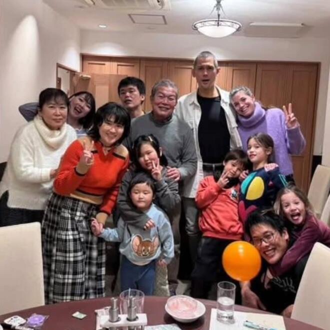 Ο Σωτήρης Κοντιζάς με την οικογένειά του στην Ιαπωνία / Φωτογραφία: Instagram.com