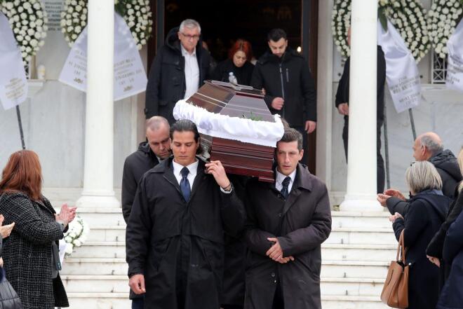 Η εξόδιος ακολουθία της δημοσιογράφου Αντιγόνης Πανέλλη