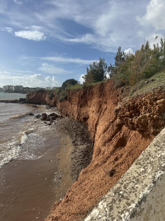 Διάβρωση του εδάφους στο παράκτιο μέτωπο στο Μάτι