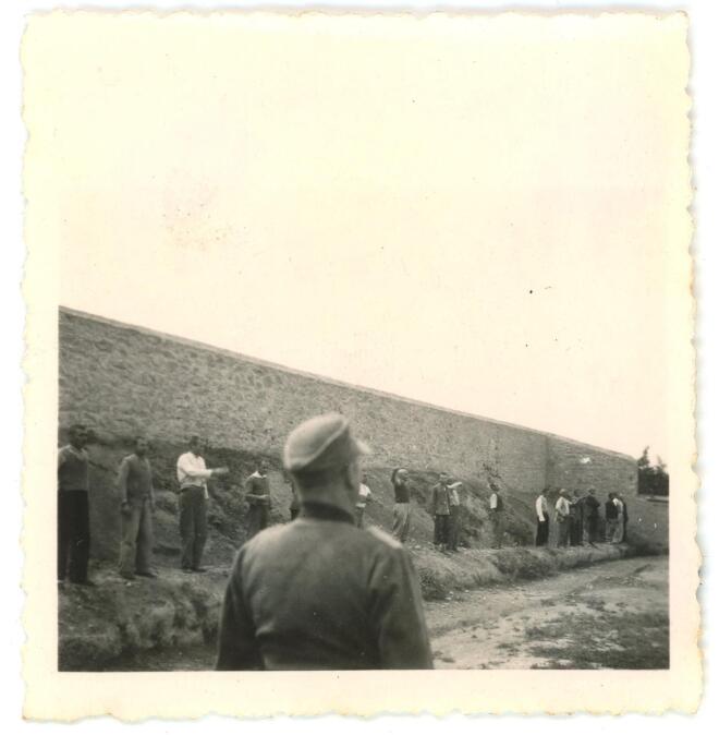 Στα χέρια της Αθήνας οι 262 φωτογραφίες με τα ντοκουμέντα της Καισαριανής