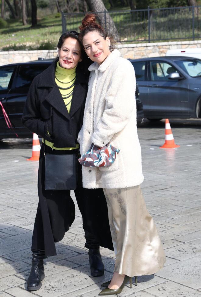 Η Ηλιάνα Μαυρομάτη με τη μητέρα της, Λίλα Καφαντάρη, στον γάμο της Μπάγιας Αντωνοπούλου και του Νίκου Κώτση / NDP Photo Agency - Πέτρος Νικολαρέας