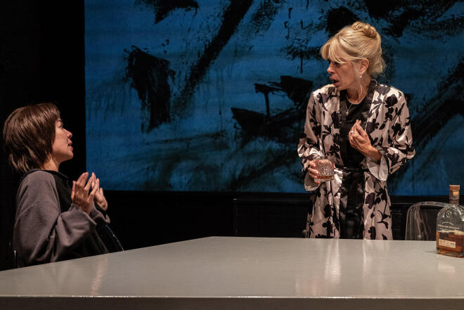 H Hρώ Πεκτέση και η Μυρτώ Αλικάκη παίζουν στην παράσταση "Linda" 