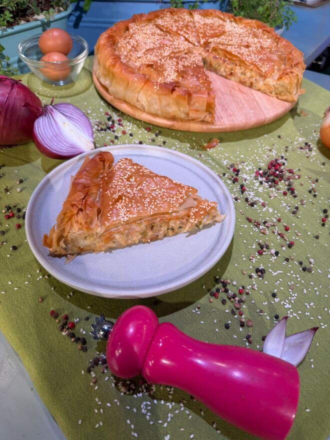 O Γιώργος Ρήγας έφτιαξε κρεμμυδόπιτα 