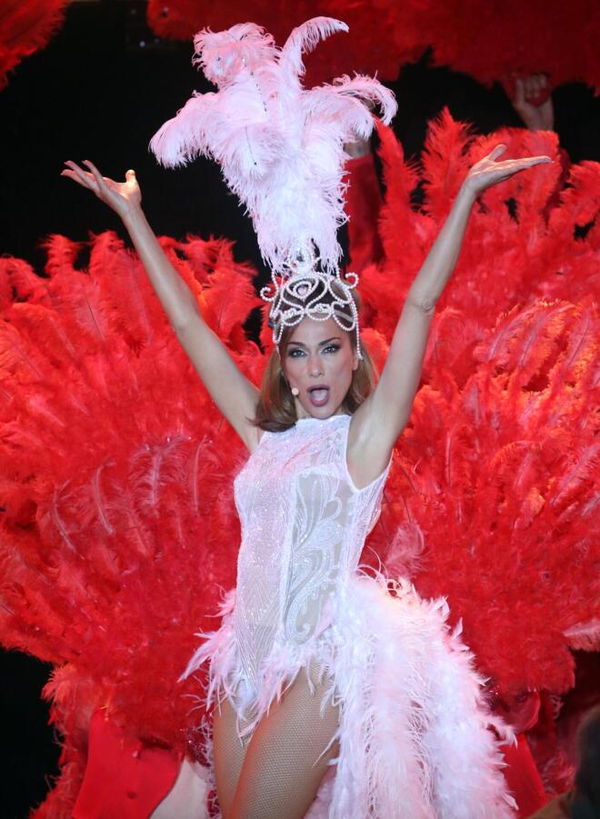 Η Δέσποινα Βανδή το 2019 στη σκηνή του Άλσους στην παράσταση Το δικό μας σινέμα! 