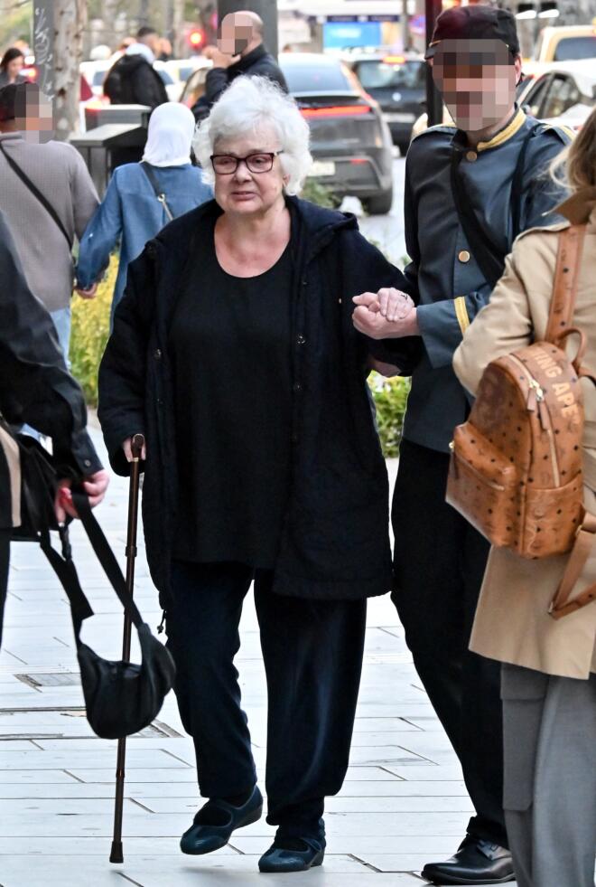 Ξένια Καλογεροπούλου: Η σπάνια δημόσια εμφάνιση στο κέντρο της Αθήνας