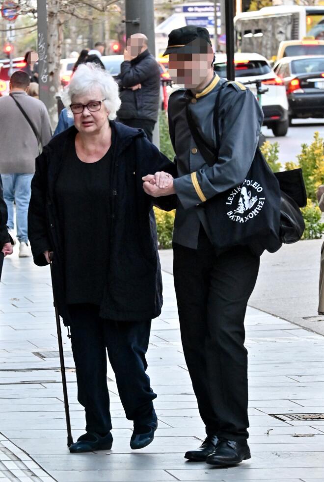 Ξένια Καλογεροπούλου: Η σπάνια δημόσια εμφάνιση στο κέντρο της Αθήνας