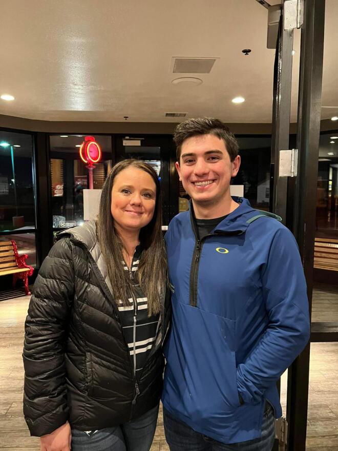 Η Holley και ο Benjamin - Facebook