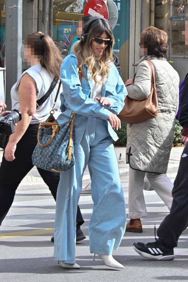Οικονoμάκου: To street look της με vintage τσάντα Louis Vuitton/ NDP