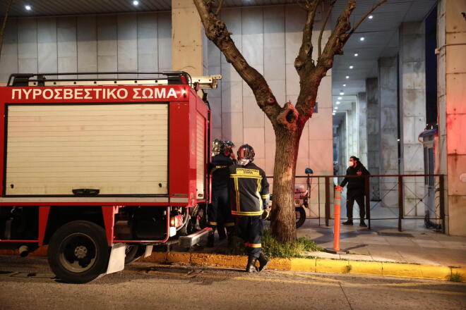 Άνδρας έξω από τη ΓΑΔΑ απειλούσε να ανατιναχθεί