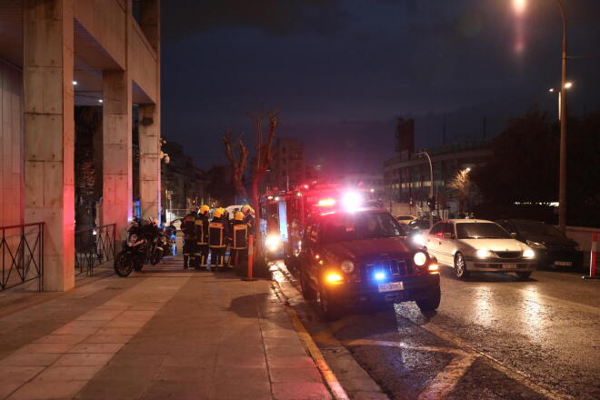 Απειλούσε να ανατιναχθεί έξω από τη ΓΑΔΑ