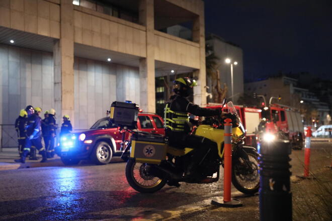 Άνδρας έξω από τη ΓΑΔΑ απειλούσε ότι έχει εκρηκτικά