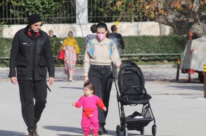 Νικολέττα Ράλλη & Μιχάλης Ανδρούτσος με τη κόρη τους, Σοφία 