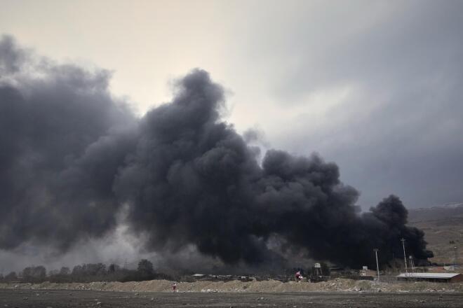 Μαύρος καπνός «πνίγει» την Τεχεράνη - Ανησυχία για τις τοξικές ουσίες