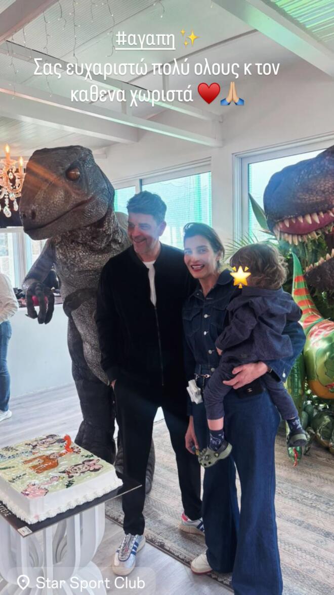 Η Αντιγόνη Κουλουκάκου με τον Νίκο Ράικο και τον γιο τους