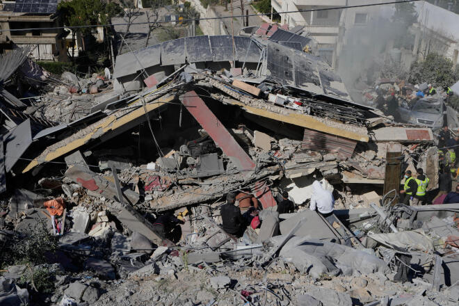 Συντρίμμια από επίθεση του Ισραήλ εναντίον του νότιου Λιβάνου - AP Images