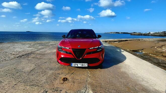 Alfa Romeo Junior Veloce: Οδηγούμε την Ιταλίδα καλλονή με τα 280 άλογα  