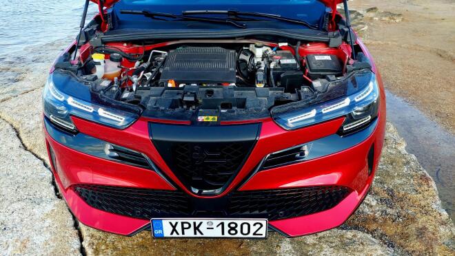 Alfa Romeo Junior Veloce: Οδηγούμε την Ιταλίδα καλλονή με τα 280 άλογα  