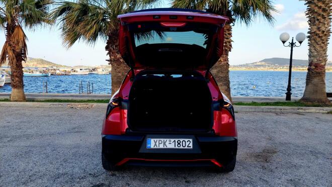 Alfa Romeo Junior Veloce: Οδηγούμε την Ιταλίδα καλλονή με τα 280 άλογα  