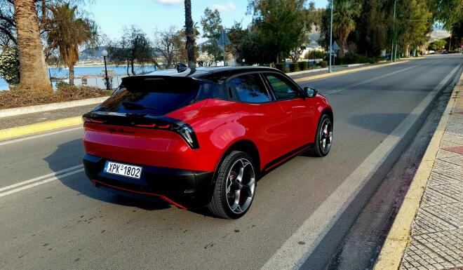 Alfa Romeo Junior Veloce: Οδηγούμε την Ιταλίδα καλλονή με τα 280 άλογα  