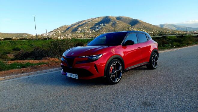 Alfa Romeo Junior Veloce: Οδηγούμε την Ιταλίδα καλλονή με τα 280 άλογα  