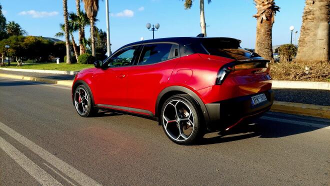 Alfa Romeo Junior Veloce: Οδηγούμε την Ιταλίδα καλλονή με τα 280 άλογα  