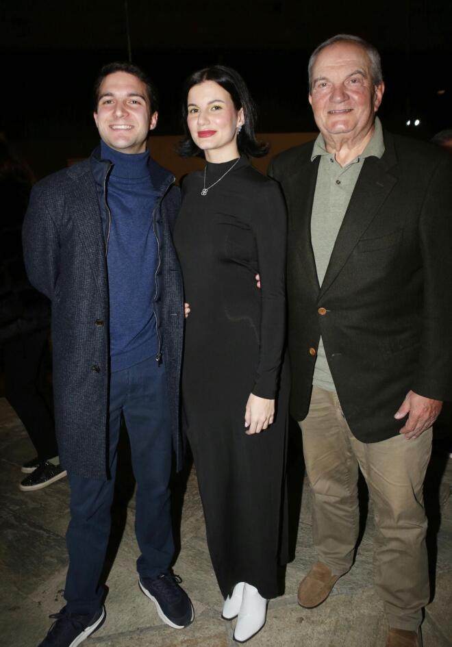 Αλέξανδρος κι Αλίκη Καραμανλή με τον πατέρα τους, Κώστα Καραμανλή