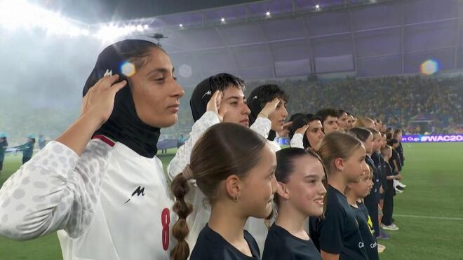 Θρίλερ με τα μέλη της γυναικείας ομάδας ποδοσφαίρου του Ιράν