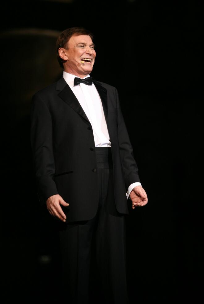 O Γιώργος Μαρίνος στο Ηρώδειο, στη συναυλία Σταμάτη Κραουνάκη, το 2008/ NDP