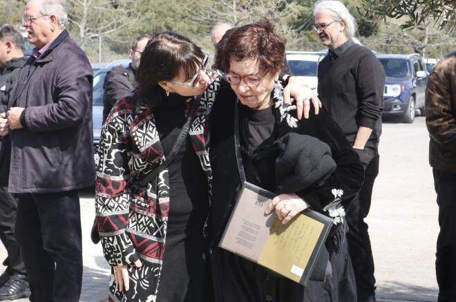 Kηδεία Χρήστου Βαλαβανίδη: Συντετριμμένη η σύζυγός του, Ασπασία Κράλλη/ NDP