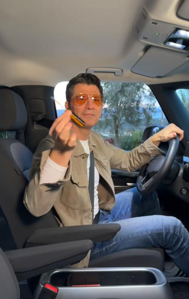 Σάκης Ρουβάς: Τα 5 άκυρα πράγματα που έχει στο αυτοκίνητό του