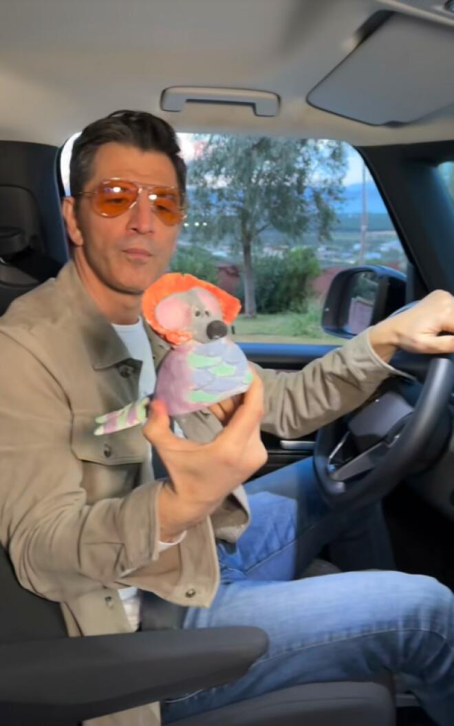 Σάκης Ρουβάς: Τα 5 άκυρα πράγματα που έχει στο αυτοκίνητό του