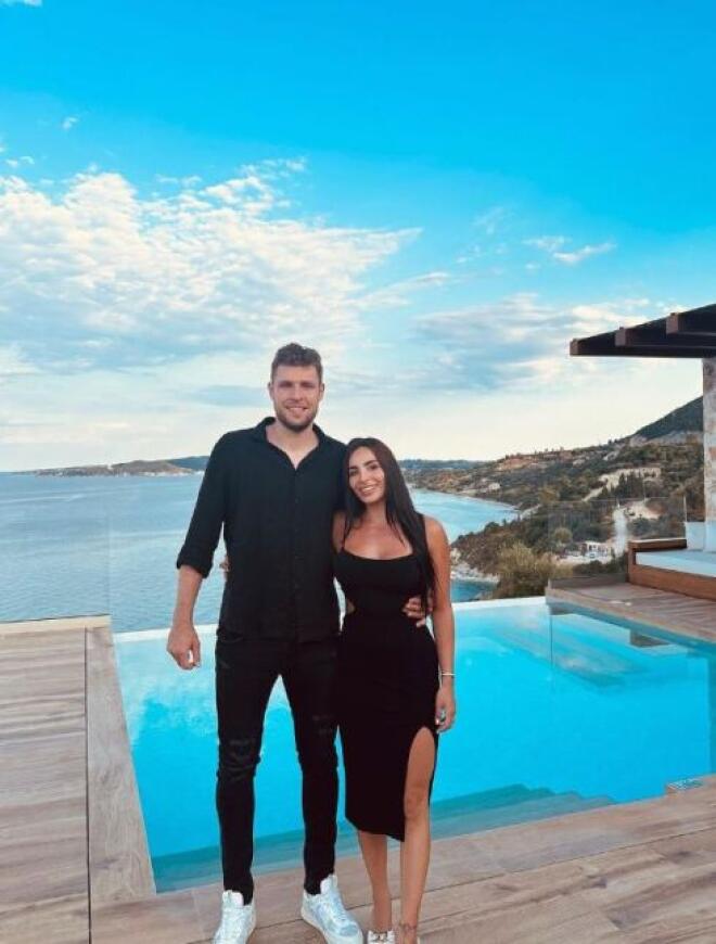 Σάσα Βεζένκοφ – Νικόλ Ελευθεριάδου