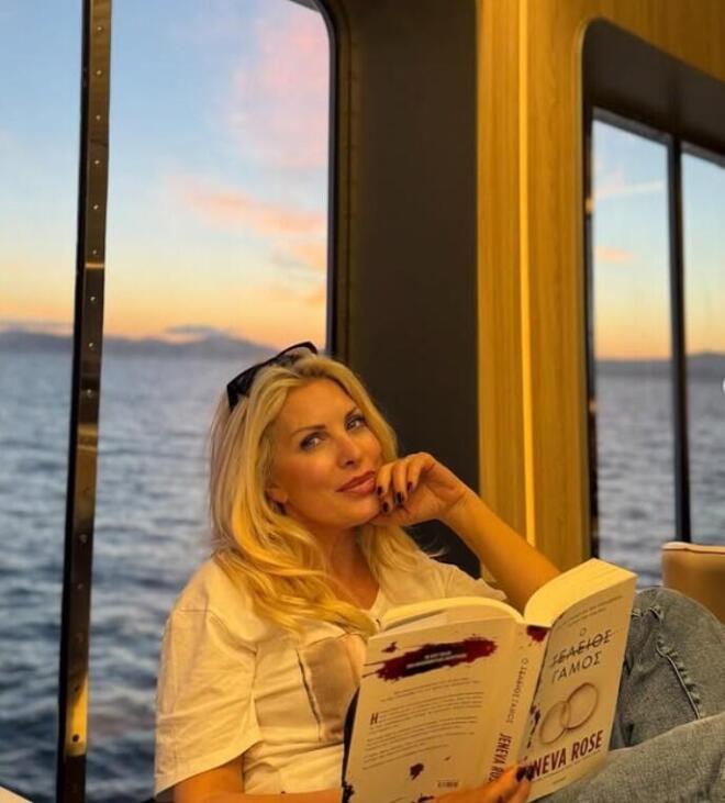 Ελένη Μενεγάκη: Σπόντα ή απλή σύμπτωση; - Το βιβλίο για τον τέλειο γάμο