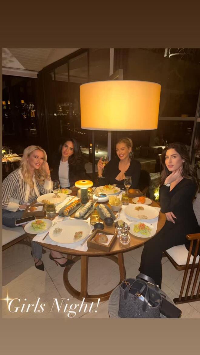 Κωνσταντίνα Σπυροπούλου: To δείπνο με τις φίλες της/ instagram