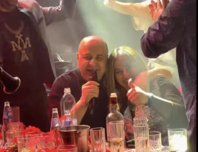 Μάρκος Σεφερλής: Σε ρόλο τραγουδιστή… στο πλευρό της Κατσίγιαννη