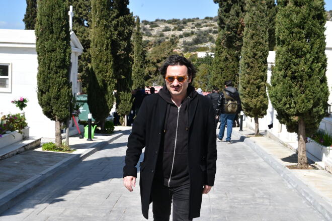 Γιώργος Μαρίνος: Σε κλίμα συγκίνησης η κηδεία του σπουδαίου showman