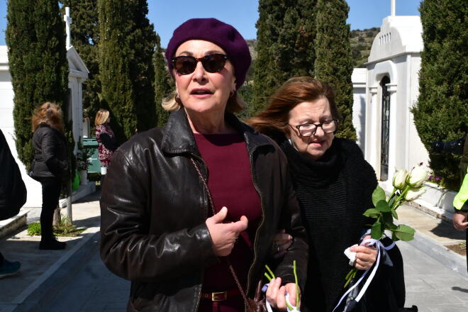 Γιώργος Μαρίνος: Σε κλίμα συγκίνησης η κηδεία του σπουδαίου showman