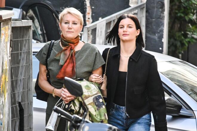 Αλίκη Καραμανλή: Στη Βουκουρεστίου για ψώνια με τη μητέρα της