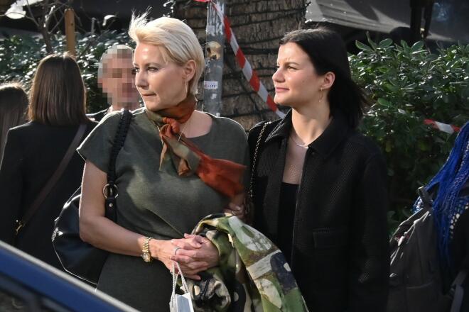 Αλίκη Καραμανλή: Στη Βουκουρεστίου για ψώνια με τη μητέρα της