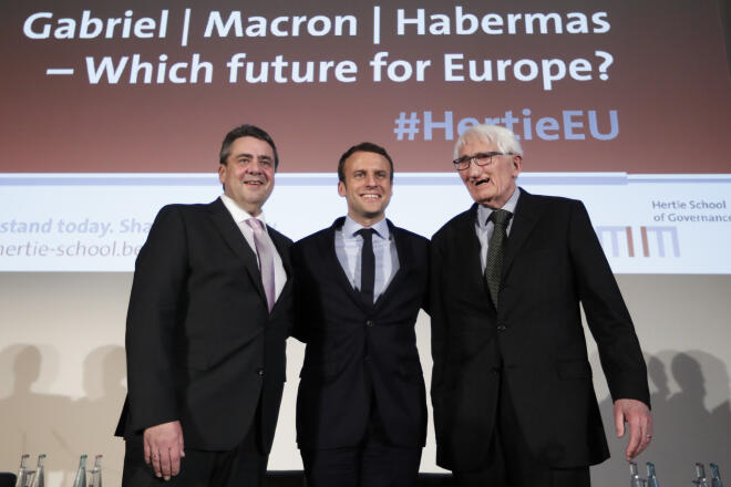 Sigmar Gabriel-  Emmanuel Macron- Juergen Habermas, στο Βερολίνο, τον Μάρτιο του 2017. (AP Photo/Markus Schreiber)