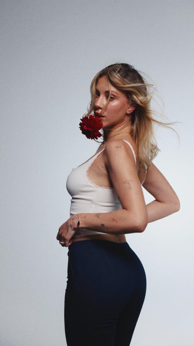 Γαρυφαλλιά Καληφώνη: Πόζαρε στον φωτογραφικό φακό του Χρήστου Μάστορα