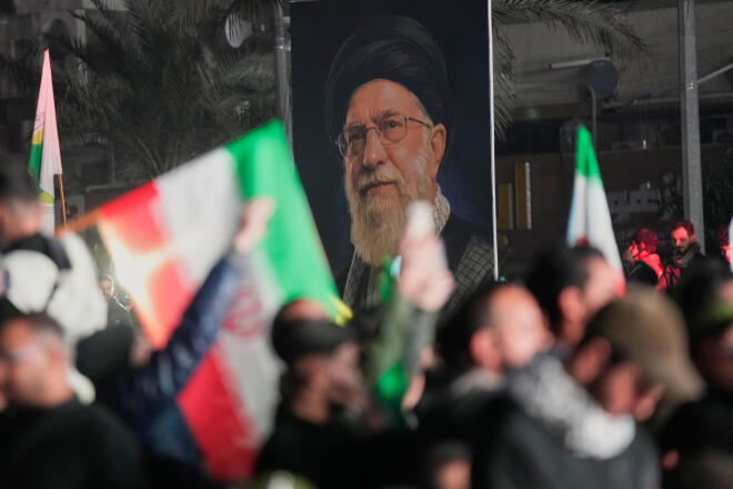 Κατέστρεψαν το αεροπλάνο του Χαμενεί 