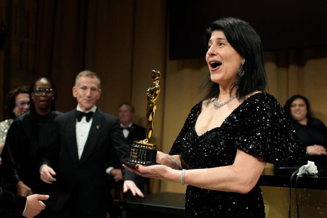 Η Κασσάνδρα Κουλουκουντή με το Όσκαρ Καλύτερου casting AP Photo/John Locher