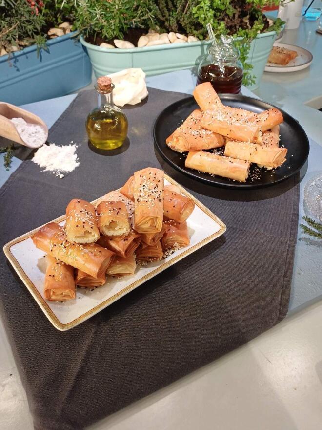 Λαχταριστές φλογέρες με τυριά με μέλι